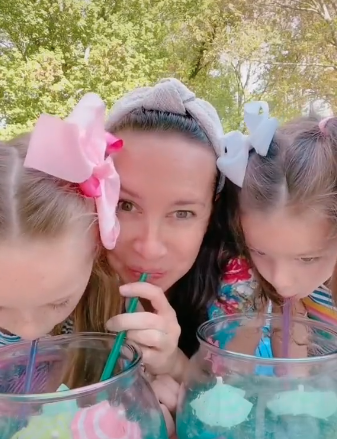 Shannon and her kids enjoy a Summer Family Fish Bowl from her 5 Hacks For Beating the Summer Heat